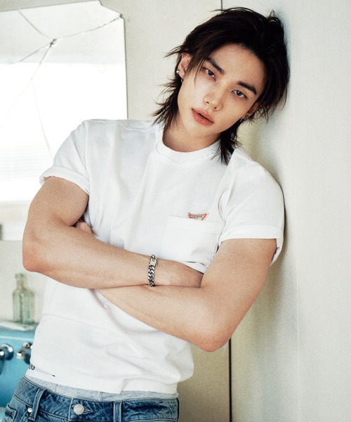 GUESS（ゲス） tシャツ 半袖 「Stray Kids ヒョンジン着用」GUESS UNI