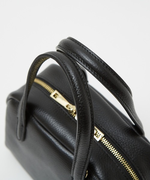 ✨️美品 AULENTTI  ボディバッグ 2way シボ革 ターンロック 黒 AULENTTI オウレンティ ボディバッグ DI-2964 レディース ベルト