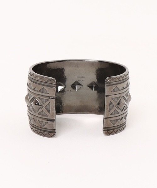 バングル 「Indian Jewelry/インディアンジュエリー」カルヴィンマルチネス 1.6インチバングル w/ブラックロジウムコーディングの画像