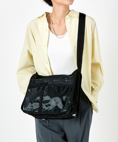 美品　レスポートサック　ショルダーバック　旅行バック　黒　シンプル LeSportsac（レスポートサック） ショルダーバッグ MEDIUM 3 ZIP