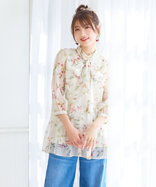 ★新品未使用★ローズティアラ いちご柄 ティアード ブラウス サイズ42 白色 Rose Tiara（ローズティアラ）の「いちご柄リボンブラウス