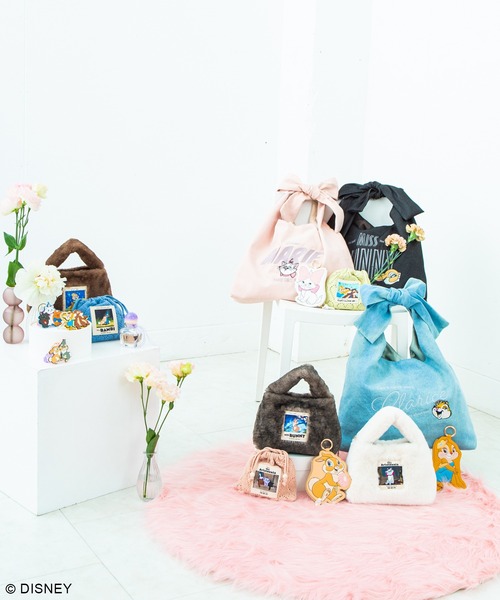 ACCOMMODE（アコモデ） ポーチ ディズニー/ダイカットフラットポーチ