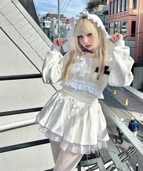 lilLilly（リルリリー） パーカー フリルスウェットパーカー