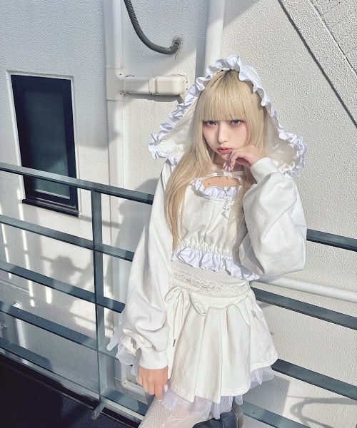 lilLilly（リルリリー） パーカー フリルスウェットパーカー