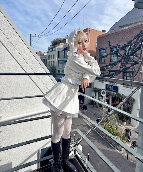 lilLilly（リルリリー） パーカー フリルスウェットパーカー