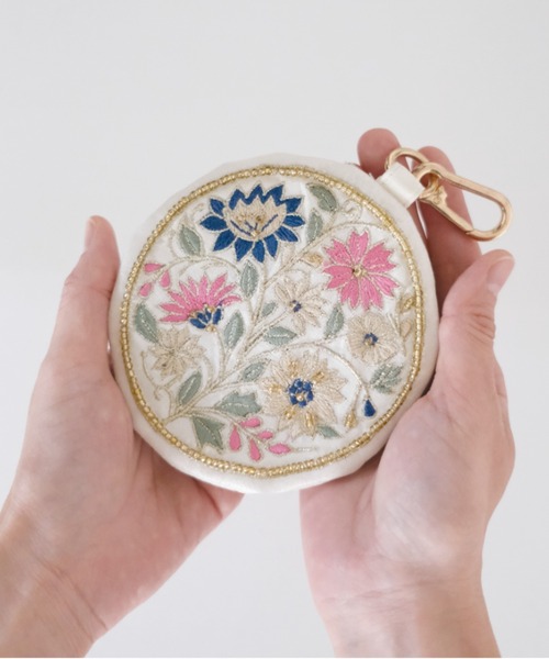 ポーチ ハンドメイド フラワーモチーフ 北欧風 花模様 刺繍キーポーチ