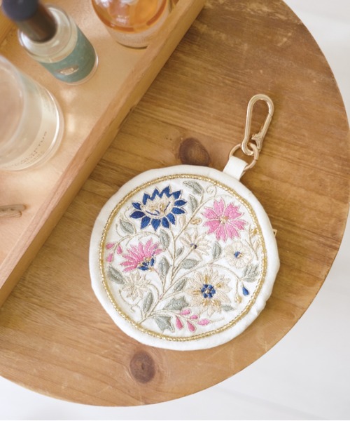 ポーチ ハンドメイド フラワーモチーフ 北欧風 花模様 刺繍キーポーチ