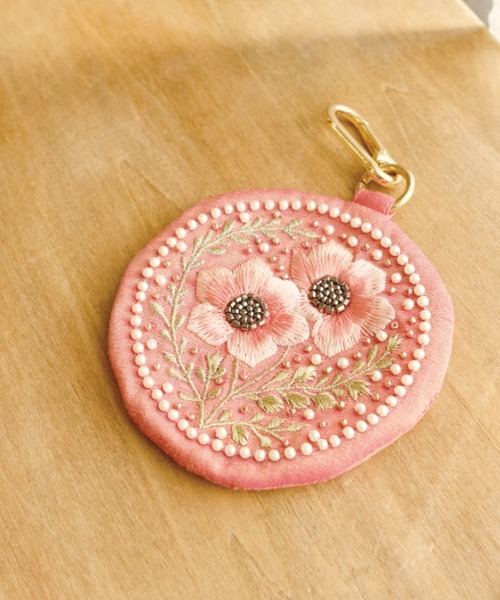 ポーチ ハンドメイド フラワーモチーフ 北欧風 花模様 刺繍キーポーチ