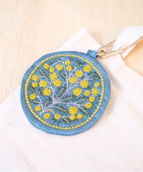 ポーチ ハンドメイド フラワーモチーフ 北欧風 花模様 刺繍キーポーチ