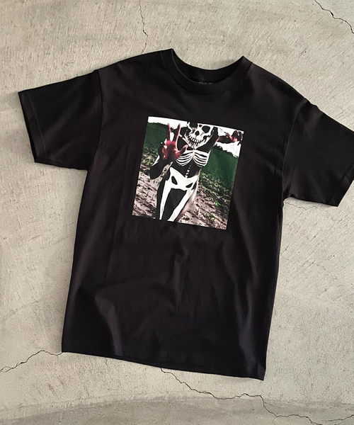 PLEASURES x Slipknot コラボ SKELETON グラフィック Tシャツ セール】PLEASURES × SlipKnot SKELETON S/S Tee（Tシャツ