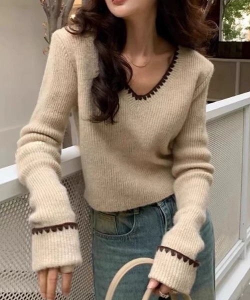 a lot of love ニット セーター 縁取りステッチ Vネックニット