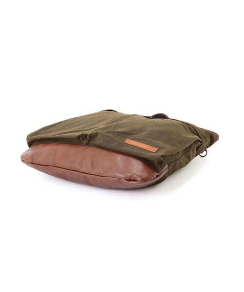 ショルダーバッグ MILITARY FABRIC OILED CLOTH HELMET BAG / ミリタリー ファブリック クロス ヘルメットバッグの画像