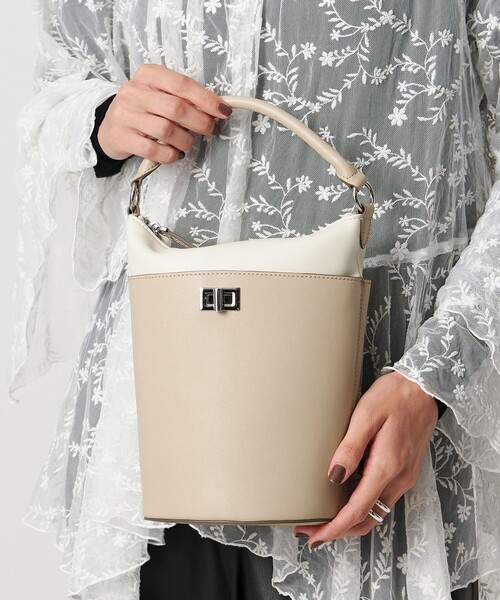 UNITED ARROWS バケットバッグ　ハンドバッグ　ショルダー付き UNITED ARROWS ショルダーバッグ バッグ メタルポイント
