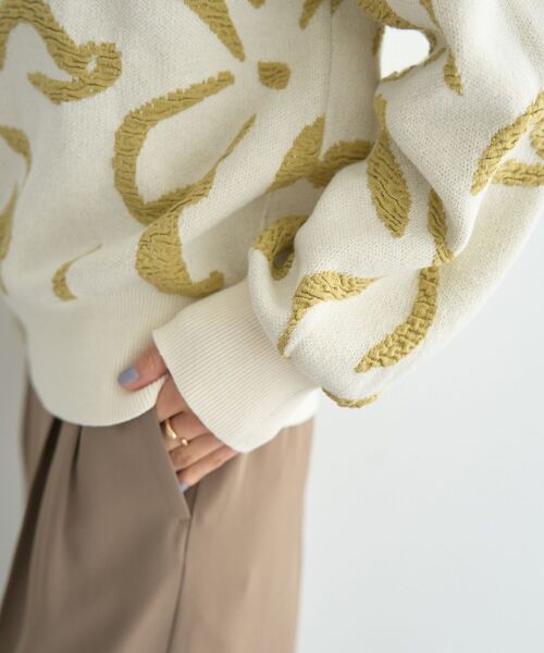 YECCA VECCA（イェッカヴェッカ） ニット セーター アート柄ふくれ