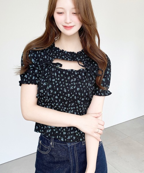 花柄 半袖Tシャツ 黒 moment+ tシャツ 半袖 花柄プリントフロントオープンボレロデザイン