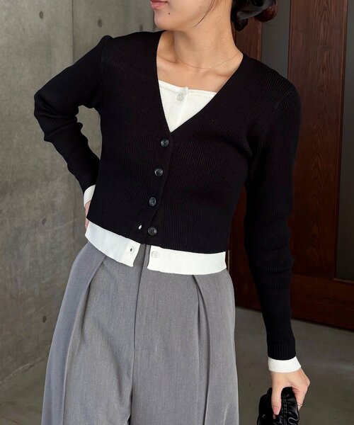 M カプリシューレマージュ ニュアンスボタンレイヤード風カーディガン CAPRICIEUX LE'MAGE｜ニュアンスボタンレイヤード風カーディガン
