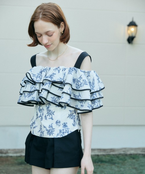 OFF SHOULDER JOUY FRILL TOPS レディースの画像