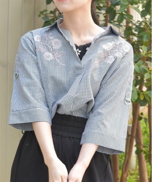 axes femme（アクシーズ ファム） ブラウス シャツ 花刺繍スキッパー