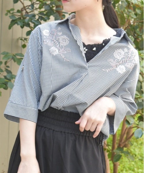 axes femme（アクシーズ ファム） ブラウス シャツ 花刺繍スキッパー
