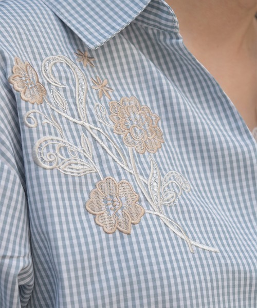 axes femme（アクシーズ ファム） ブラウス シャツ 花刺繍スキッパー