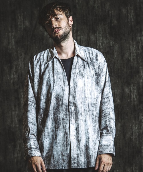 NO ID.（ノーアイディー） シャツ 「NO ID.」Uneven Print V-Neck