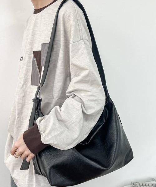 B.R.U ショルダーバッグ フェイクレザーショルダーバッグ メンズ