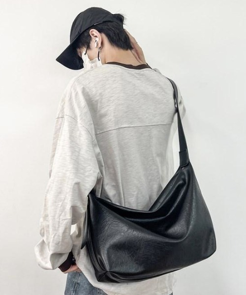 B.R.U ショルダーバッグ フェイクレザーショルダーバッグ メンズ
