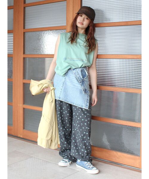 ワイドパンツ パンツ フラワーデザインコクーンラフパンツ レディースの画像