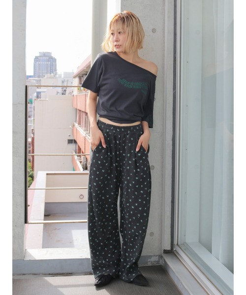 ワイドパンツ パンツ フラワーデザインコクーンラフパンツ レディースの画像