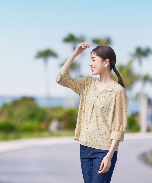 夏新作シャツブラウス レディース ブラウス 半袖 おしゃれ 花柄ブラウス Vネック 総柄 Tiaclasse ブラウス シャツ 「洗える」花柄Vネックブラウス