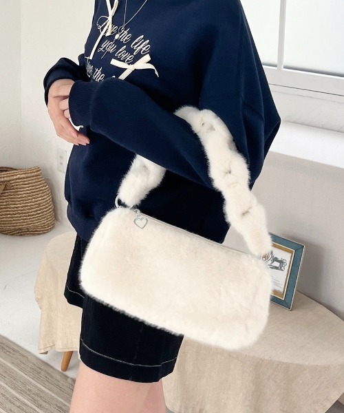 ショルダーバッグ バッグ ハートチャーム付き ワンハンドルフェイク