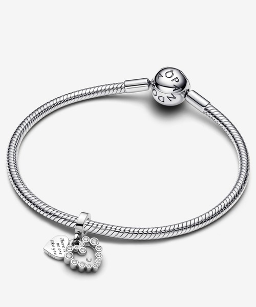 pandora チャーム　雪の結晶　新商品　シルバー スノーフレーク チャーム ホルダー ギフトセット（キーホルダー