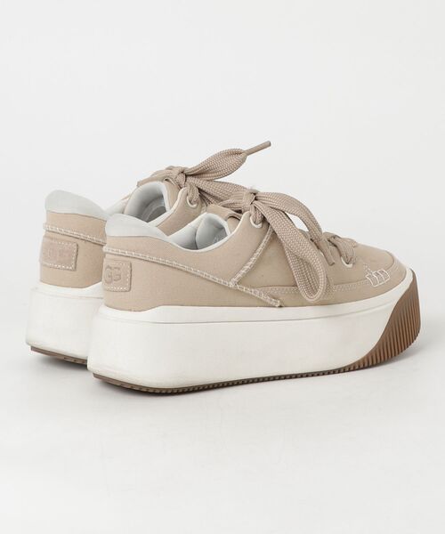 週末価格UGG ベージュ レザー スニーカー UGG Australia（アグオーストラリア） 「UGG」 ローカットスニーカー