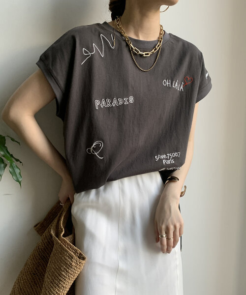 【新品】DouDou 透け感 ロゴプリントTシャツ Web完売品！ DouDou tシャツ 「WEB限定」バックジップランダム刺繍ロゴTEE