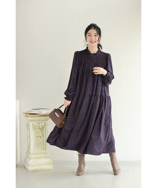 cawaii ワンピース 青い花びら舞うようなアート柄ミディアムワンピース