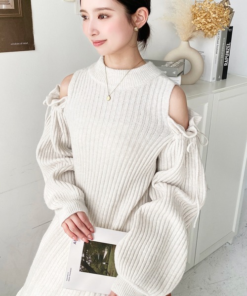 moment+ ワンピース 袖リボンショルダースリットニットワンピース