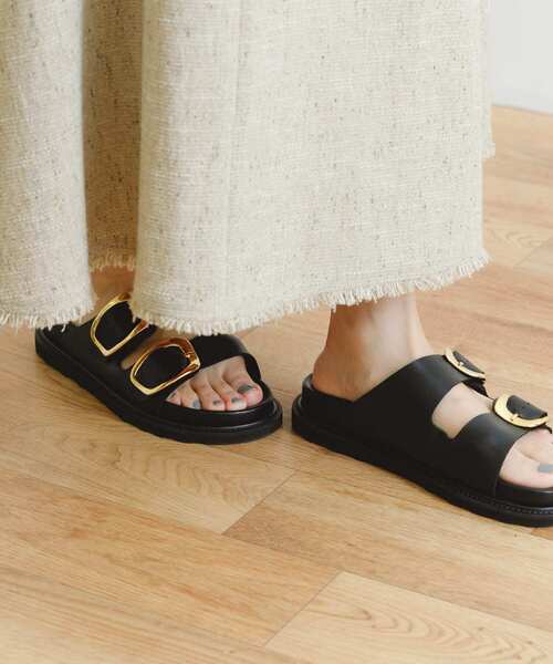 【美品】カミナンド サンダル サイズ6 CAMINANDO（カミナンド） フラットサンダル 6 ゴールド レディース