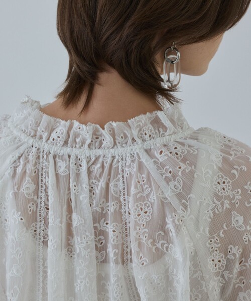 グレースコンチネンタル 刺繍 カフタンブラウス 半袖 コットン 白×ブルー GRACE CONTINENTAL（グレースコンチネンタル） ブラウス シャツ