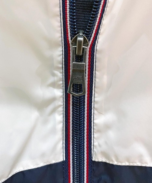 TOMMY HILFIGER ナイロンジャケット スリーブロゴ プリント TOMMY HILFIGER ナイロンジャケット スリーブロゴ プリント