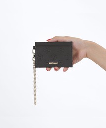 2-5日着 MARY QUANT サイドデイジーエンボス シングルパスケース MARY QUANT ONLINE SHOP｜マリークヮントオンラインショップ