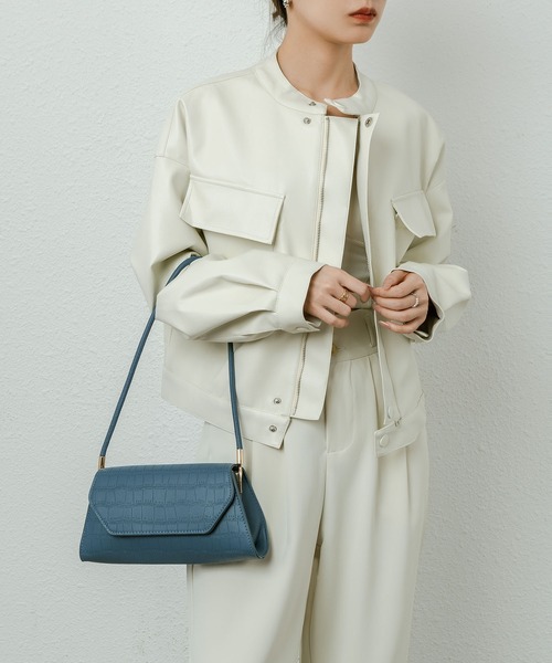 LA VORAGINE ショルダーバッグ バッグ 型押しフラップ式ショルダー  