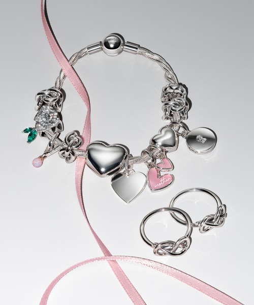 PANDORA シルバー ロープデザインブレスレット　チャーム付 PANDORA シルバーブレスレット チャーム付き - メルカリ