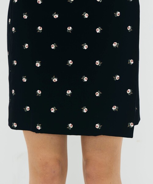 【新品タグ付き】CABaN ベロア PETIT ROSEプリントミニスカート ベロア PETIT ROSEプリントミニスカート｜トゥモローランド 公式通販