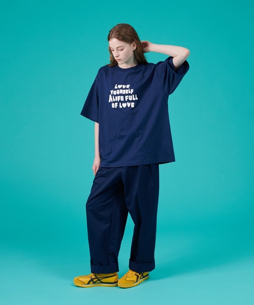 人気★関税込【VETEMENTS】刺繍ストレッチロゴTシャツ VETEMENTS ロゴ Tシャツ | ブラック | FARFETCH JP