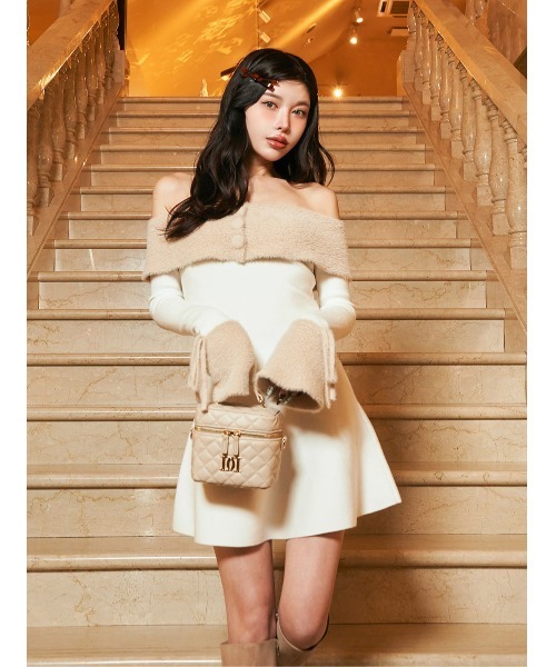 Darich オフショルシャギーニットミニワンピ 美品 Darich ワンピース オフショルシャギーニットミニワンピース