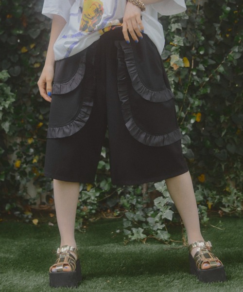 manana suerteハーフパンツ美品　ブラックM manana suerte パンツ フリルハーフパンツ レディース