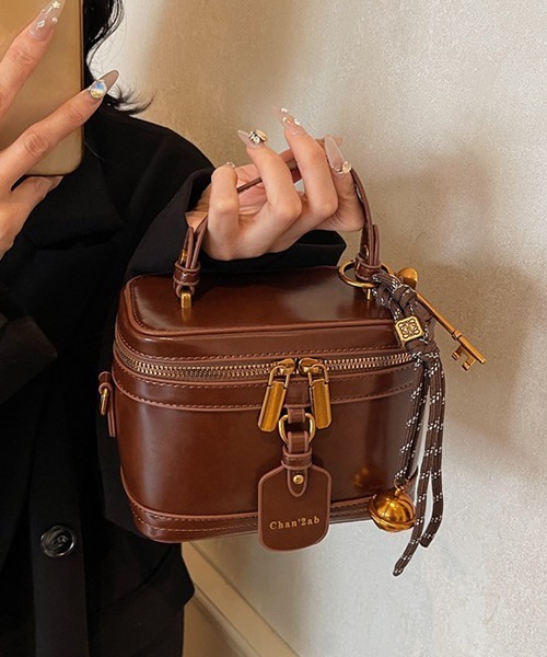 c.u.l ショルダーバッグ バッグ レトロデザイン かぎチャーム付き