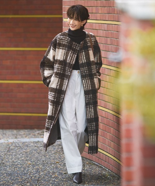 IEDIT（イディット） ノーカラーコート コート チェックが印象的に着