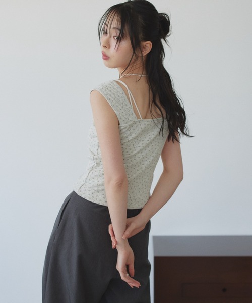TREOVER タンクトップ ノースリーブ 小花柄と針抜き生地でナチュラルな