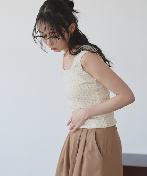 TREOVER タンクトップ ノースリーブ 小花柄と針抜き生地でナチュラルな